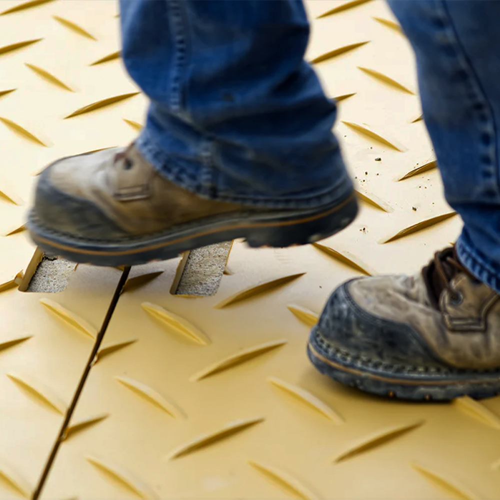 Blue Gator Ground Protection Diamond Mat 1/2 Inch x 4x8 Ft. worker walking on mat