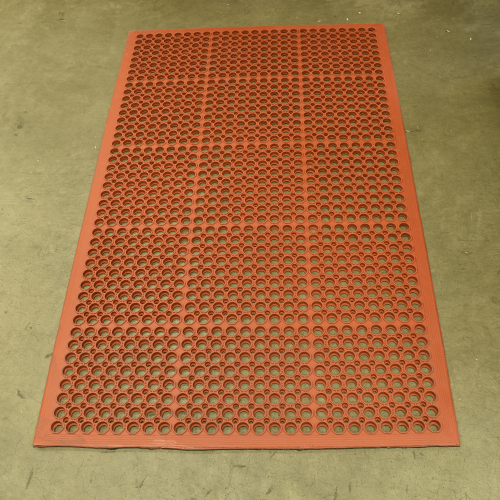 VIP Topdek Senior Red Mat 3x5 Ft. over concrete in a warehouse with long table