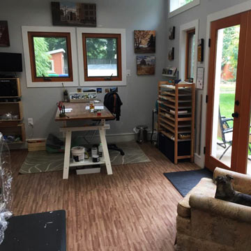 https://www.greatmats.com/images/content/soft-artist-studio-flooring-wood.jpg