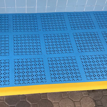 https://www.greatmats.com/images/content/staylock-perforated-shower-floor-tile.jpg