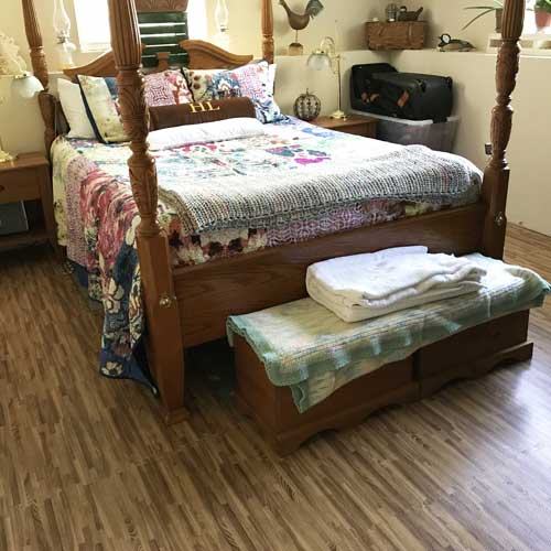 Cushioned Wood Tiles for Basement Bedroom Flooring