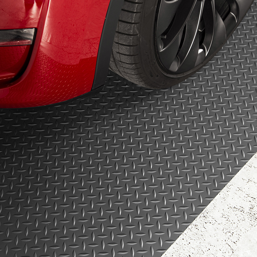 G-Floor Diamond Tread Garage Floor Roll 75 mil x 7.6x17 Ft. in slate gray close up of tire