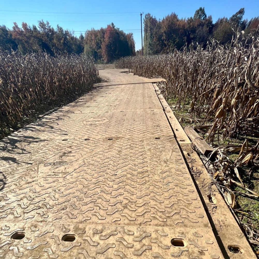 Ground Protection Mats System7 Mat 8 ft X 14 ft install in corn field