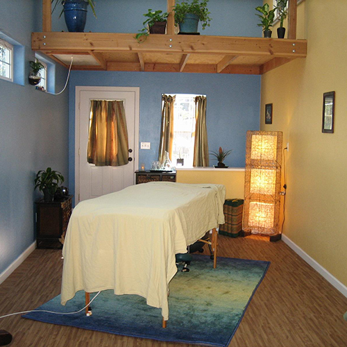 https://www.greatmats.com/images/interlocking-floor-tiles/wood-look-foam-reversible-standard-massage.jpg