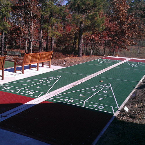 https://www.greatmats.com/images/outdoorcourttile/homecourt-tile-install-red-green-twin-shuffleboard.jpg