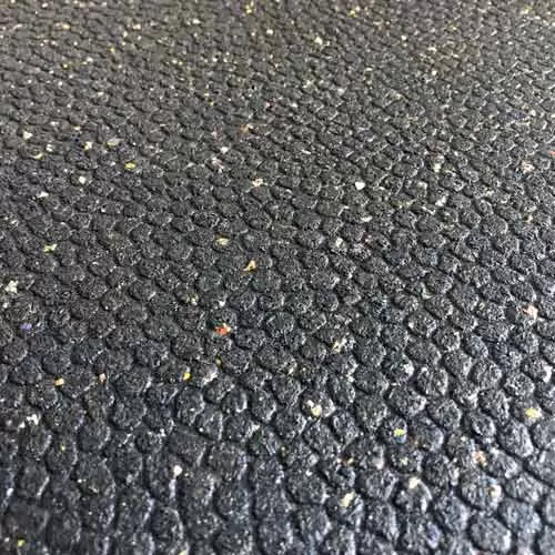 smooth rubber stall mats in horse barn