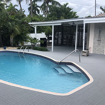 https://www.greatmats.com/images/swimming-pool/pool-cabana-flooring-gray-patio-outdoor-350.jpg