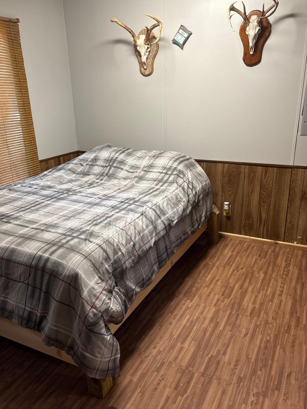 wood grain foam tiles in bedroom