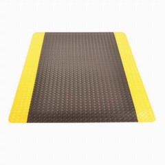 Saddle Trax Anti-Fatigue Mat 2x3 ft black yellow full tile.