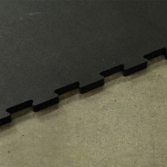 interlocking edge of rubber equine stall mat over concrete